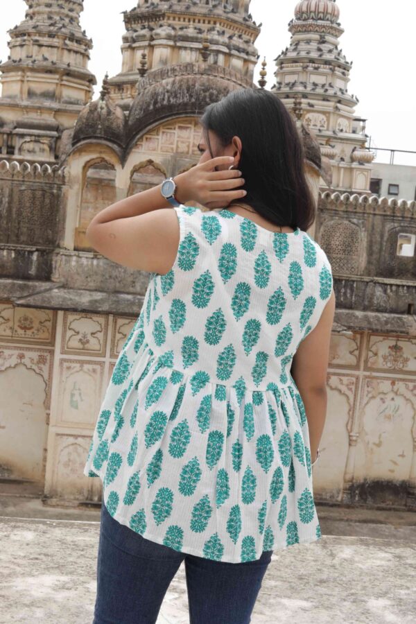 4D5A4900 Gulbahaar Short Kurti