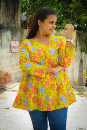 Amaltaas Bloom Kurti