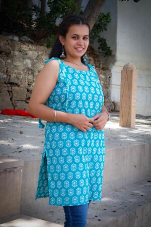 Neelkamal Sleeveless Kurti