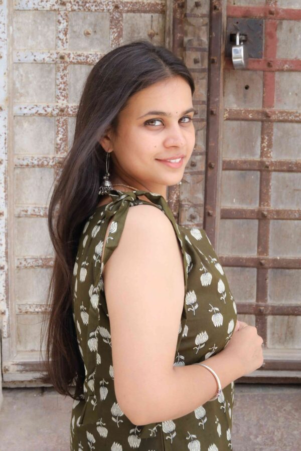 4D5A5099 Mehka Gulmohar Sleeveless Kurti